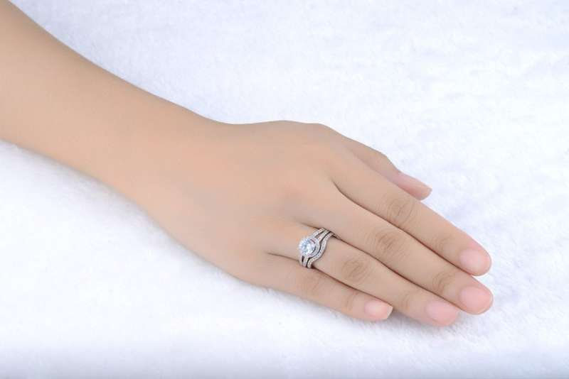 1.60 Carat Simulated Diamond Double-Band Engagement Ring. Size : 8 / Q