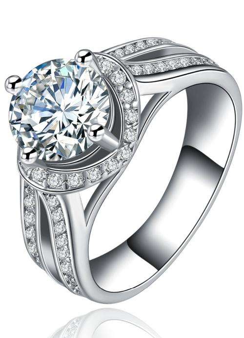 Breathtaking 2 Carat Simulated Diamond Ring. Size 7 / O