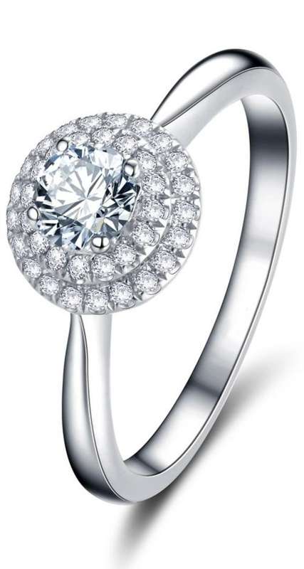Exquisite 1 Carat Simulated Diamond Ring. Size 8 / Q