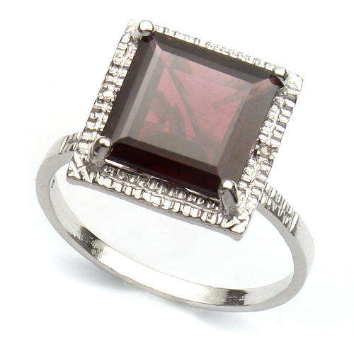 VINTAGE 6.49 CT GARNET & 2 PCS WHITE DIAMOND 0.925 STERLING SILVER W/ PLATINUM RING