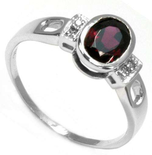 FINE SOLID 9KT WHITE GOLD GARNET & DIAMOND RING