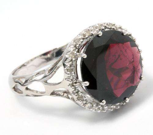 FINE SOLID 925 STERLING SILVER GENUINE GARNET AND DIAMOND RING NO RESERVE!!!!!!!!!!!!!!!