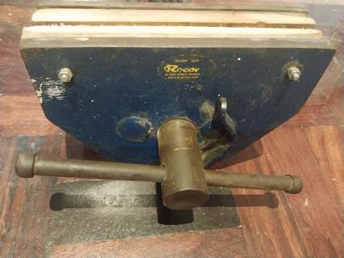 Very scarce!  Giant Record vice