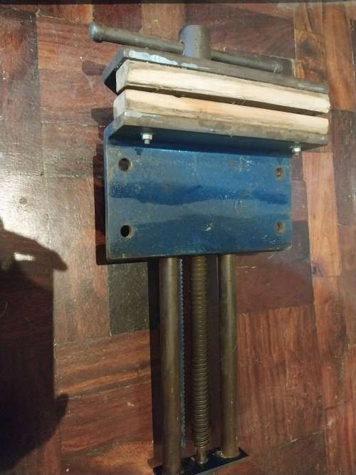 Very scarce!  Giant Record vice