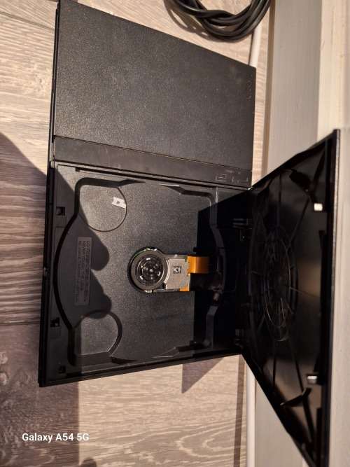 Playstation 2 Console (Faulty) With Controller , Memory Card And All Cables Up for Auction