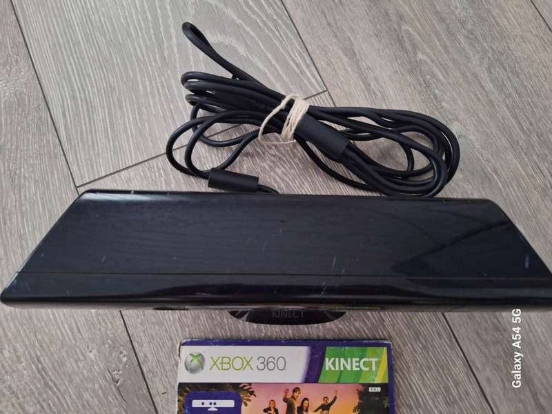 Kinect Sensor with Kinect Adventures Game (XBOX 360) / XBOX 360 KINECT WITH GAME - 14 DAYS WARRANTY!