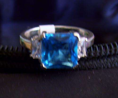 STUNNING Huge blue and clear Simulated Diamond, size USA no. 9 ring.