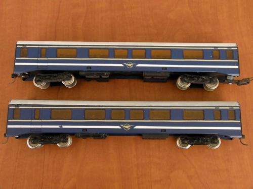Life-Like Blue Train Coaches X 2