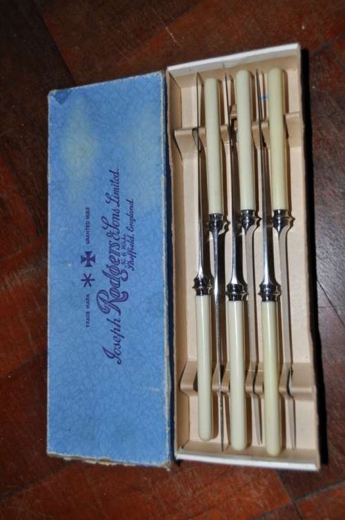 JOSEPH RODGERS SET 6 PS TABLE KNIVES-SIMPLY BEST IN THE WORLD,IN MINT CONDITION