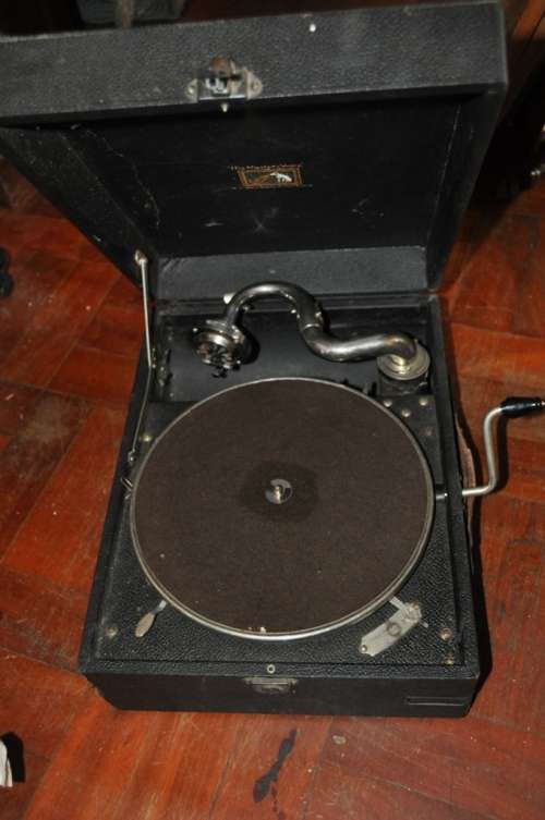 SUPERB!!! HIS MASTER VOICE GRAMMOPHONE IN EXCELLENT CONDITION