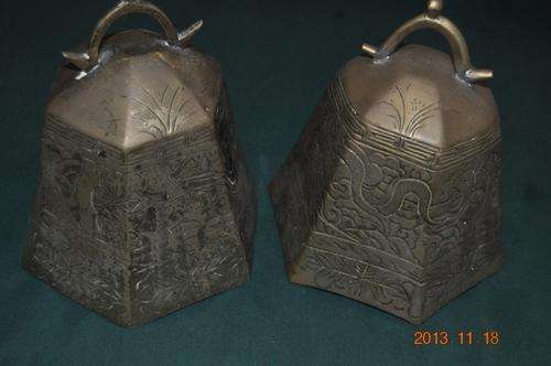 CRAZY START R1 !!!! TWO BRASS ORIENTAL BELLS