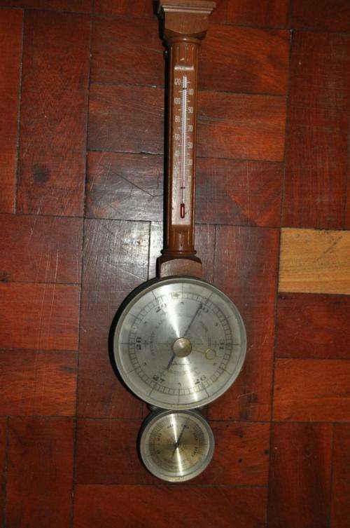 STUNNING VINTAGE BAROMETER IN EXCELLENT CONDITION !!!!!
