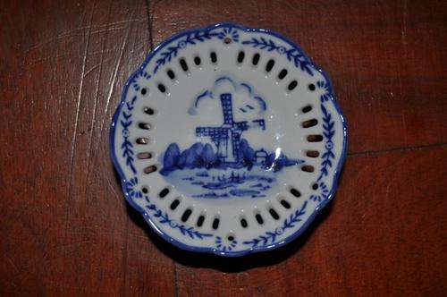 ROYAL DELFT  SMALL PLATE!!!