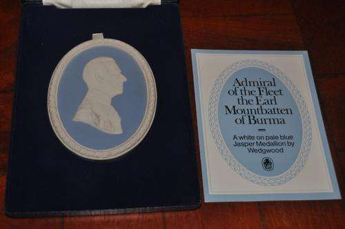 STUNNING!! WEDGWOOD JASPER MEDALLION,LIMITED EDITION 444 OF750,BOX,PAPERS,SERTIFICATE