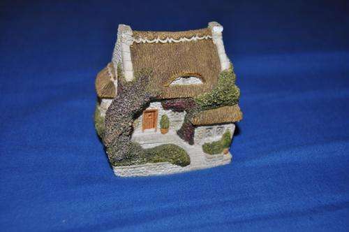 FRASER CREATIONS COTTAGE-MYRTLE COTTAGE-VERY COLLECTIBLE,IN GREAT CONDITION