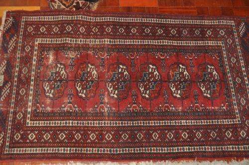 BEAUTIFUL VINTAGE HAND MADE PERSIAN CARPET