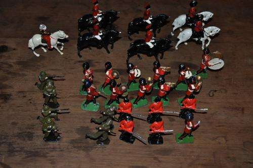 RARE!!! COLLECTION OF 30 OLD  METAL SOLDIERS-BRITISH