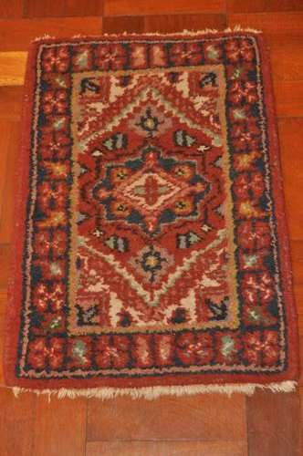 BEAUTIFUL HANDMADE VINTAGE SMALL PERSIAN CARPET