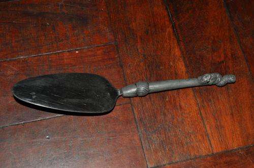 BAOBAB DESIGNER MADE CAKE LIFTER,PEWTER