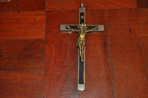 very detailed vintage crucifix-just look at this!!!