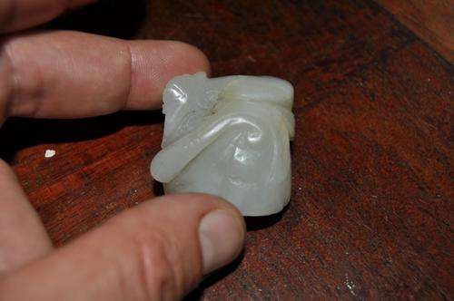 VERY DETAILED JADE CARVED NETSUKE