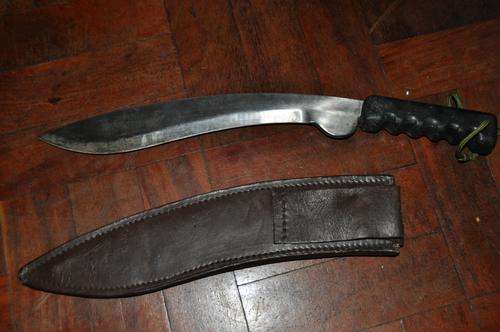 VINTAGE GURKHAN DAGGER IN REAL LEATHER SCABBARD