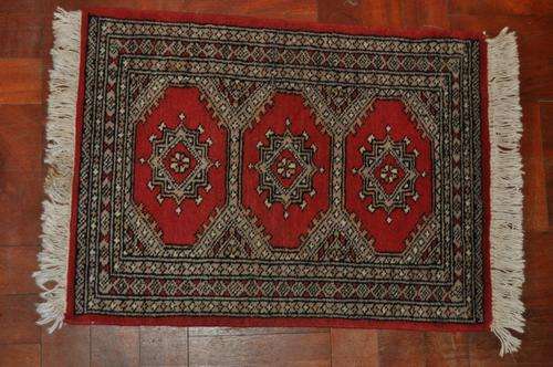SUPERB! SMALL HANDMADE PERSIAN CARPET