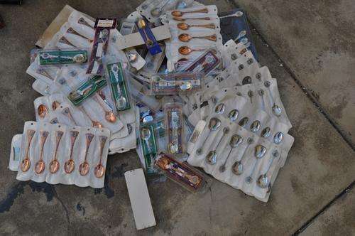 WOW!!! HUGE COLLECTION OF SUVERNIR SPOONS ABOUT 400+- PS AS ONE LOT