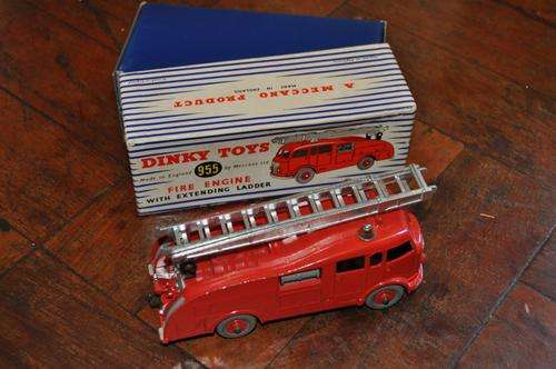 WOW!!! DINKY FIRE ENGINE IN MINT CONDITION BOXED,555
