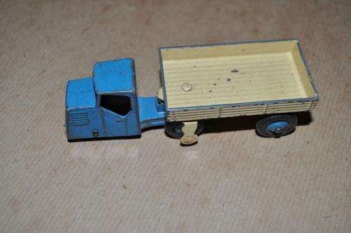 DINKY TOY TRUCK