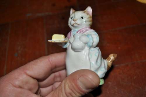 BEATRIX POTTER BESWICK PORCELAIN FIGURINE