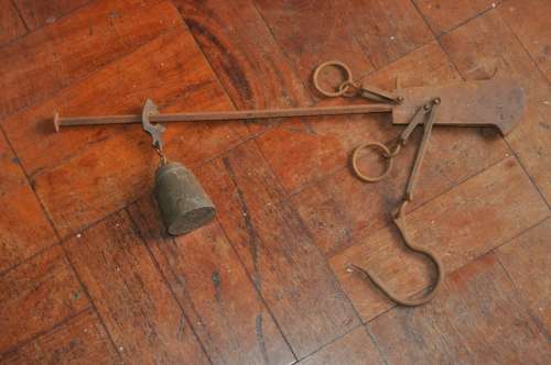 OLD SCALES AND WEIGHT