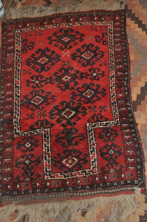 AWESOME PERSIAN HANDMADE CARPET  75X107CM IN GOOD CONDITION