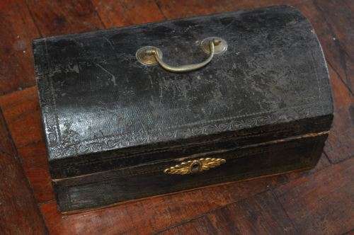 ANTIQUE JEWELLERY BOX,LEATHER