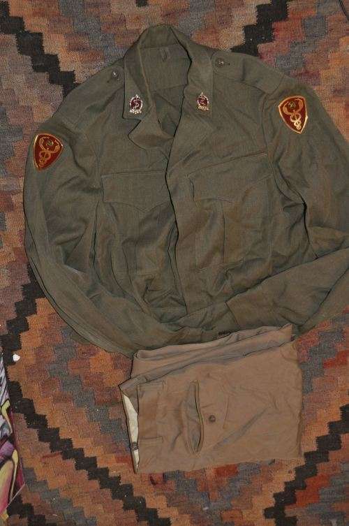 WW2 BUNNY JACKET AND PENS,WITH FLASHES AND BADGES OF MEDICAL CORP