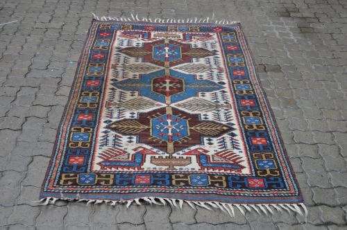 AWESOME HAND WOVEN PERSIAN CARPET