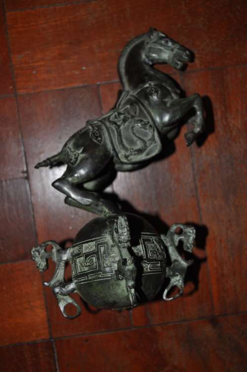 AWESOME  CHINESE BRONZE SCULPTURE OF HORSE