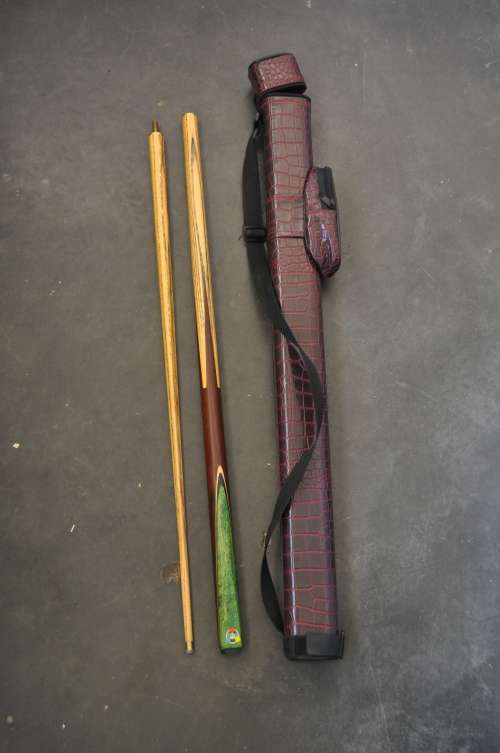 WOW!!! VINTAGE TRICUES SNOOKER CUE IN ORIGINAL PACKAGE IN GREAT CONDITION