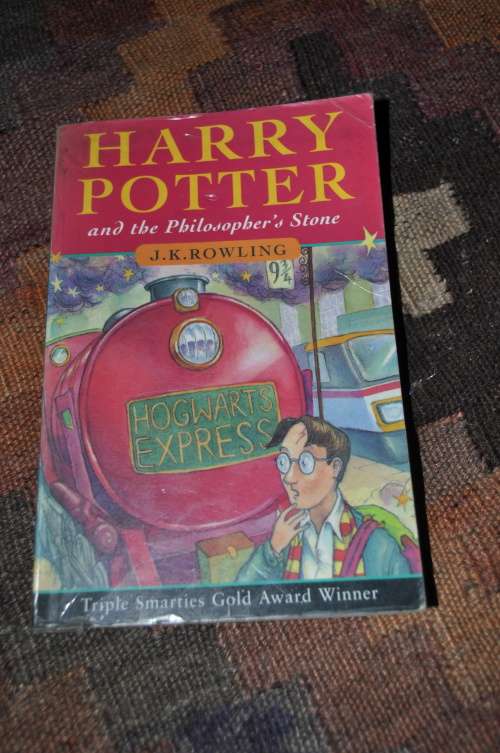 HARRY POTTER AND THE PHILOSOPHERS STONE 1ST EDITION 1997 SOFT COVER