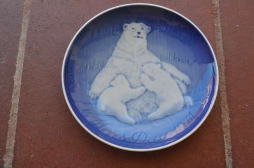 ROYAL COPENHAGEN MOTHERS DAY PLATE 1974-IN EXCELLENT CONDITION