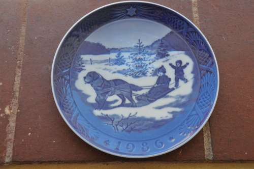 ROYAL COPENHAGEN CHRISTMAS PLATE 1986-IN EXCELLENT CONDITION