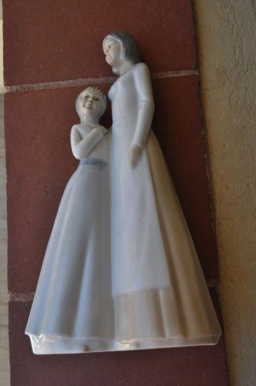 LLADRO PORCELAIN FIGURINE -31CM IN GREAT CONDITION