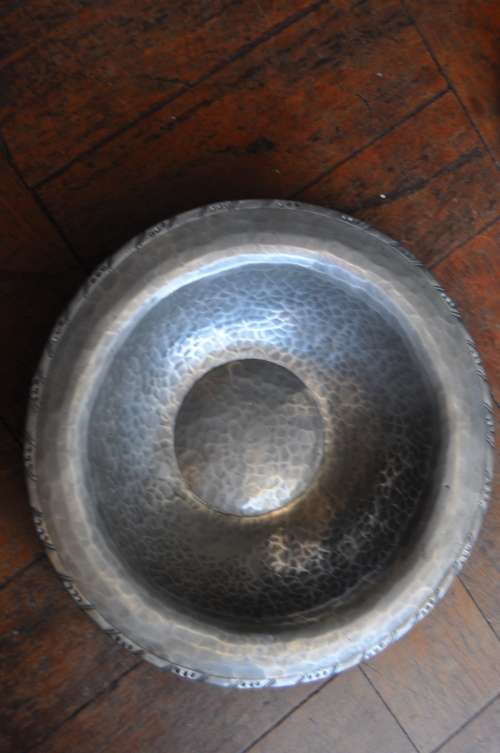 HW HUGH WALLIS OF ALTRINCHAM- ANTIQUE ARTS & CRAFTS PEWTER BOWL, STAMPED