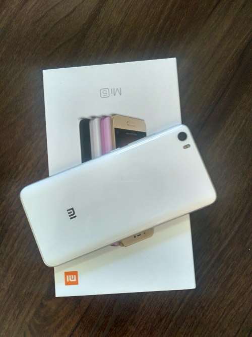 Xiaomi Mi 5 32GB LTE - White. Come with box/accessories and free cover