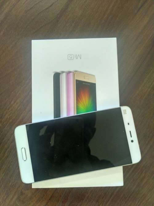 Xiaomi Mi 5 32GB LTE - White. Come with box/accessories and free cover