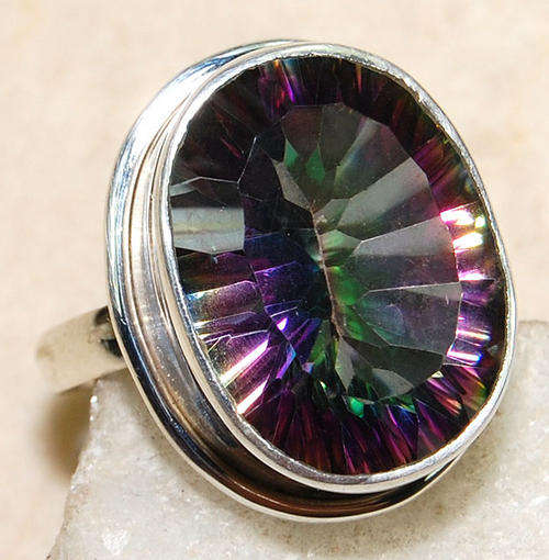 8ct Rainbow Topaz & 925 Solid Sterling Silver Ring Size 8.