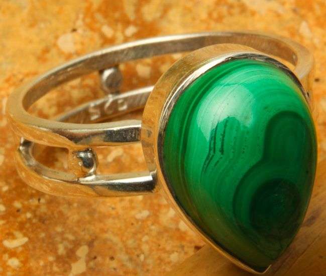 NATURAL MALACHITE STERLING SILVER RING SIZE 7