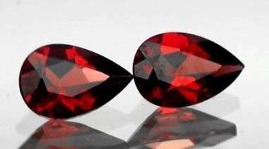 ***NATURAL RED PEAR CUT GARNET-1.55CT/2P***