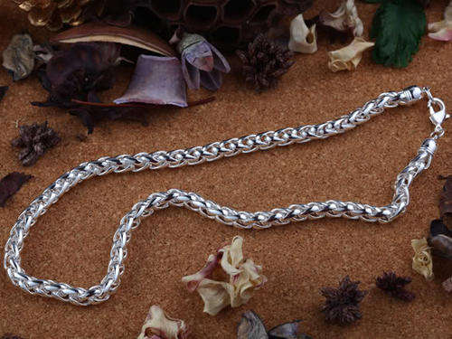 ***SPECIAL OFFER*** BEAUTIFUL 925 SILVER CHAIN.