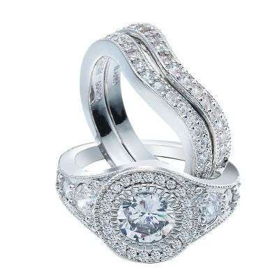 Beautiful Wedding / Fashion Ring Set